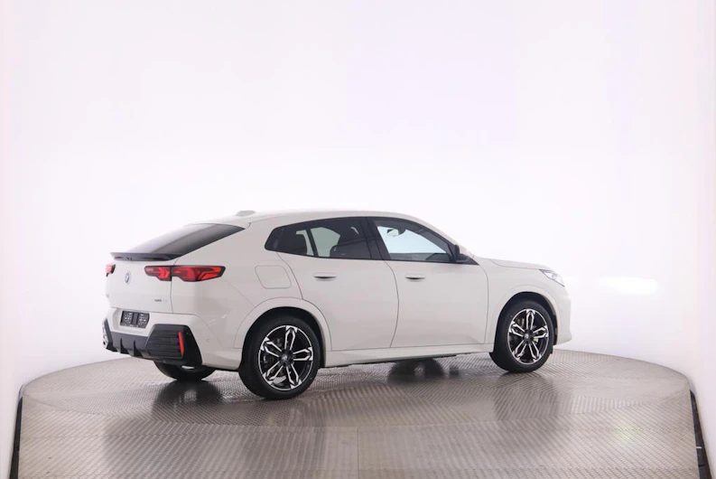 Fahrzeugbild BMW iX2