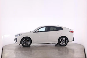 Fahrzeugbild BMW iX2 30 xDrive