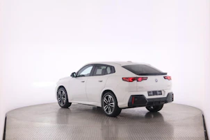 Fahrzeugbild BMW iX2 30 xDrive