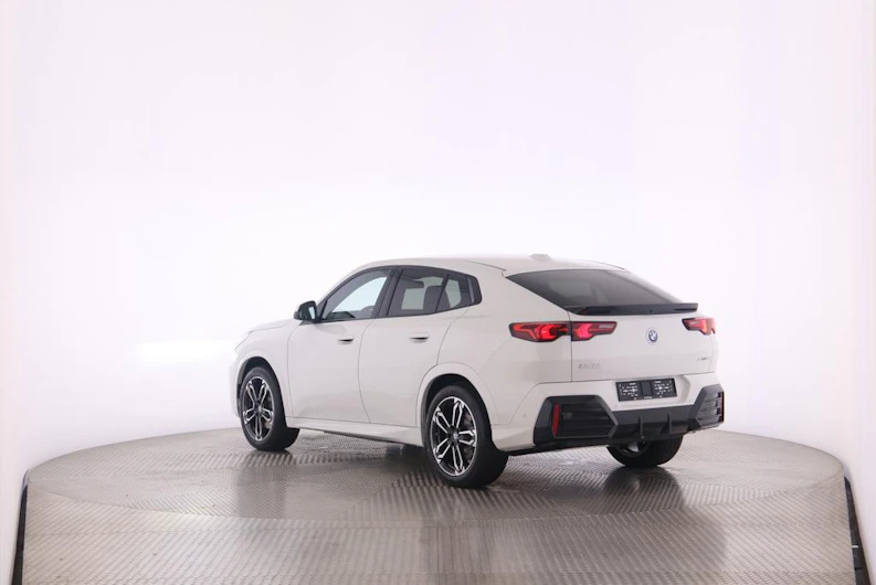 Fahrzeugbild BMW iX2
