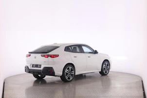 Fahrzeugbild BMW iX2 30 xDrive