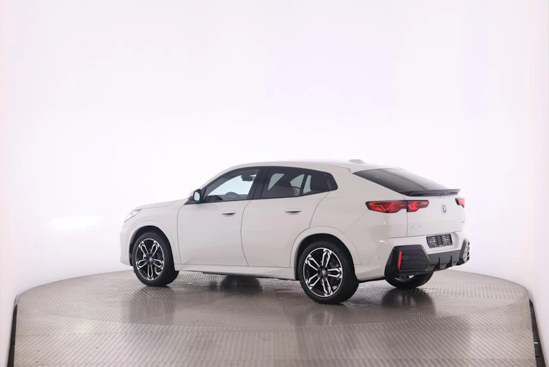 Fahrzeugbild BMW iX2