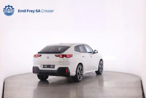 Fahrzeugbild BMW iX2 30 xDrive