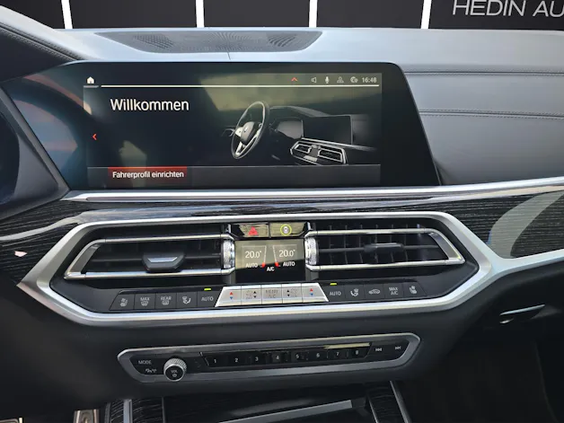 BMW X7 M50i
