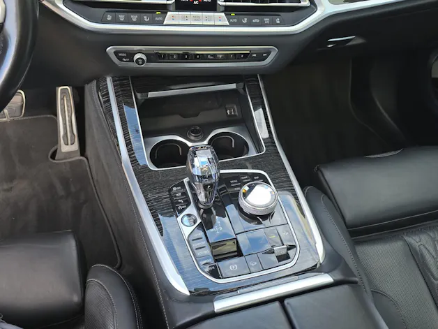 BMW X7 M50i