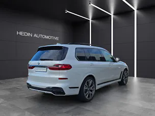 BMW X7 M50i