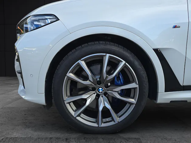 BMW X7 M50i