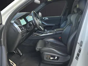 BMW X7 M50i