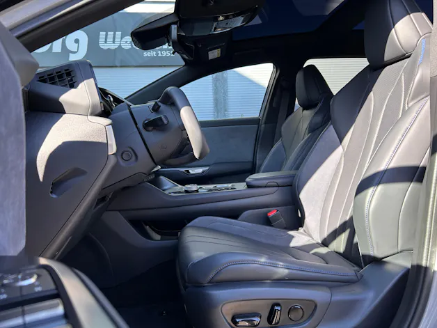 Lexus RZ 550e F Sport