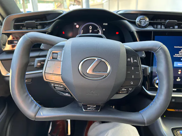 Lexus RZ 550e F Sport