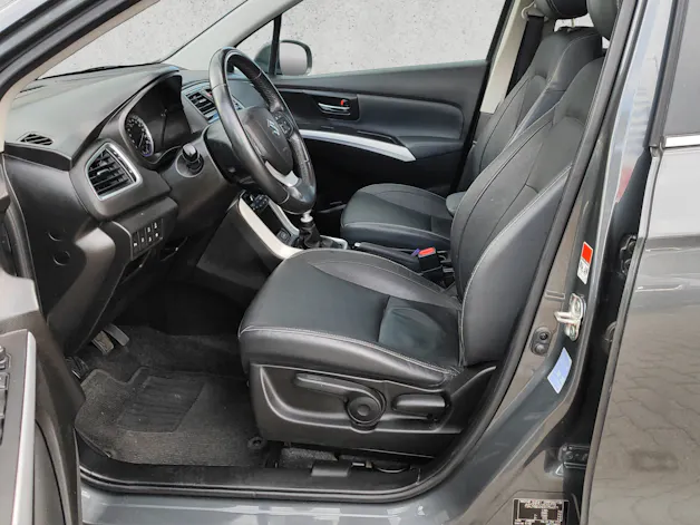 Suzuki SX4 S-Cross 1.4 T Compact Top Hybrid 4x4
