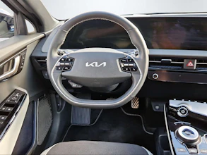 https://vehicle.imgix.net/4436980/fe3ff717-e1b6-4e9d-b4a4-13117938f53d.jpg