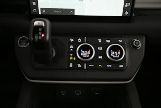 https://vehicle.imgix.net/4437127/14fb050f-4846-4b1d-93af-7eb553b122b1.jpg