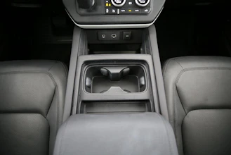 https://vehicle.imgix.net/4437127/ed8a3cf4-65ba-46f8-8243-4eb043b82e5f.jpg