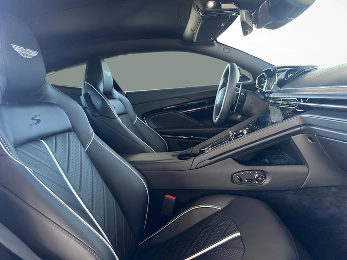 Fahrzeugbild ASTON MARTIN DB12