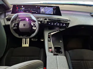 PEUGEOT 5008 1.6 PHEV 225 GT Exclusive