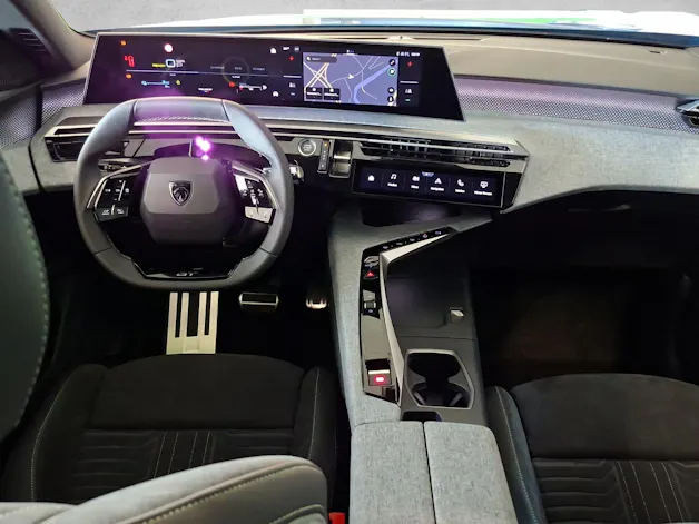 PEUGEOT 5008 1.6 PHEV 225 GT Exclusive