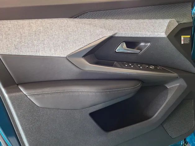 PEUGEOT 5008 1.6 PHEV 225 GT Exclusive