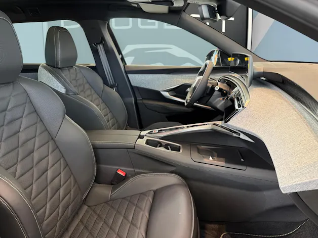 PEUGEOT 5008 1.6 PHEV 225 GT Exclusive