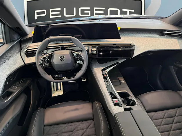 PEUGEOT 5008 1.6 PHEV 225 GT Exclusive