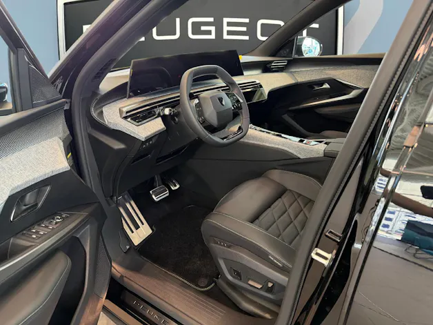 PEUGEOT 5008 1.6 PHEV 225 GT Exclusive
