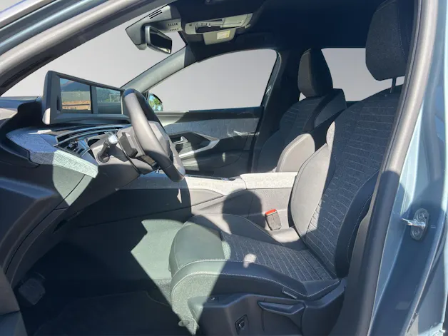 PEUGEOT 5008 1.6 PHEV Allure