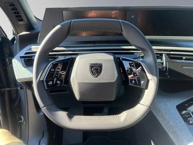 PEUGEOT 5008 1.6 PHEV Allure