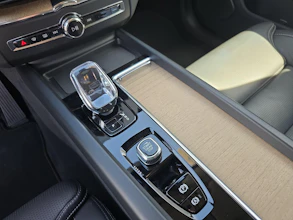 https://vehicle.imgix.net/4437262/46f40601-b383-432c-b7b9-46e694f57416.jpg