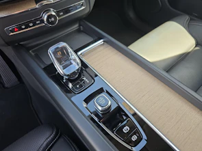 Fahrzeugbild VOLVO XC60 2.0 T6 TE Plus Dark eAWD