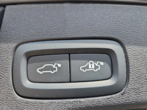https://vehicle.imgix.net/4437262/54436fda-fb62-4ea6-8b47-df2e07bef89c.jpg
