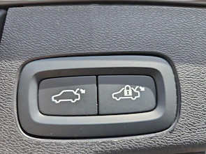 Fahrzeugbild VOLVO XC60 2.0 T6 TE Plus Dark eAWD
