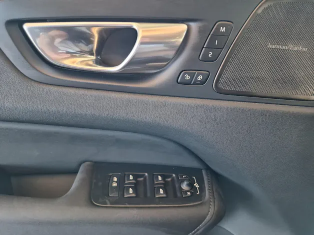 VOLVO XC60 2.0 T6 TE Plus Dark eAWD