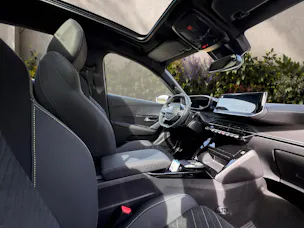 PEUGEOT 208 1.2 Hybrid 145 GT Exclusive