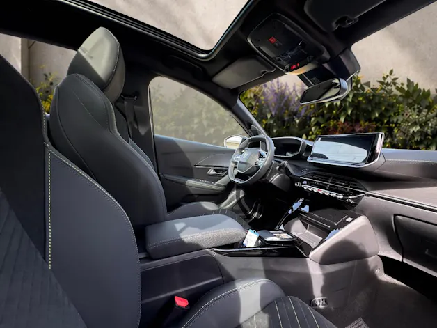 PEUGEOT 208 1.2 Hybrid 145 GT Exclusive