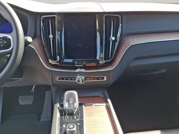 VOLVO XC60 2.0 T8 TE Ultimate Dark eAWD