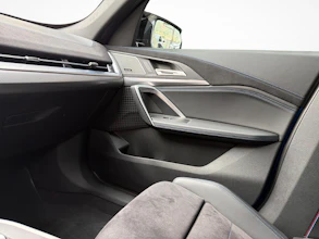 https://vehicle.imgix.net/4437605/5feaef25-7644-4714-b90e-970b4e2139bb.jpg