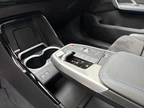 https://vehicle.imgix.net/4437605/74268c6a-7212-4ddb-af45-5c0b33a12709.jpg