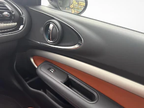 https://vehicle.imgix.net/4437652/d6b83a24-7af9-405b-9f5d-b2910e82a288.jpg