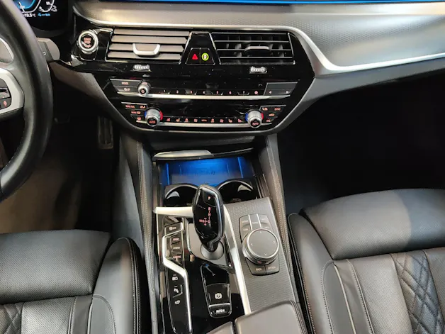 BMW 530e xDrive Touring M Sport Pure Harman/Kardon Surround Sound