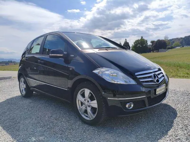 MERCEDES-BENZ A 180 Selection