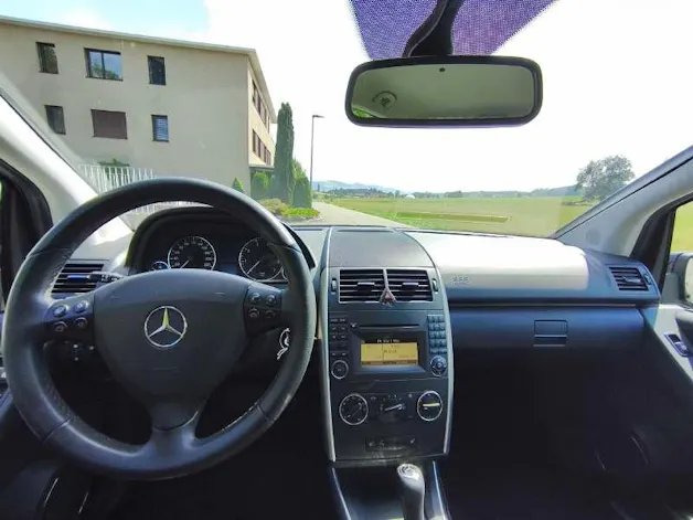 MERCEDES-BENZ A 180 Selection