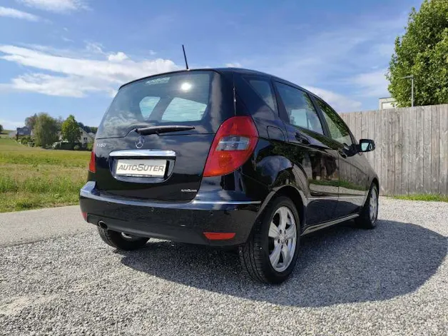 MERCEDES-BENZ A 180 Selection