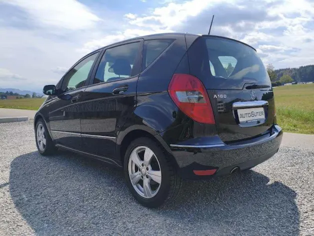 MERCEDES-BENZ A 180 Selection