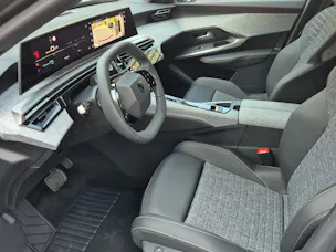 PEUGEOT 5008 e-Allure Premium AWD 73kWh