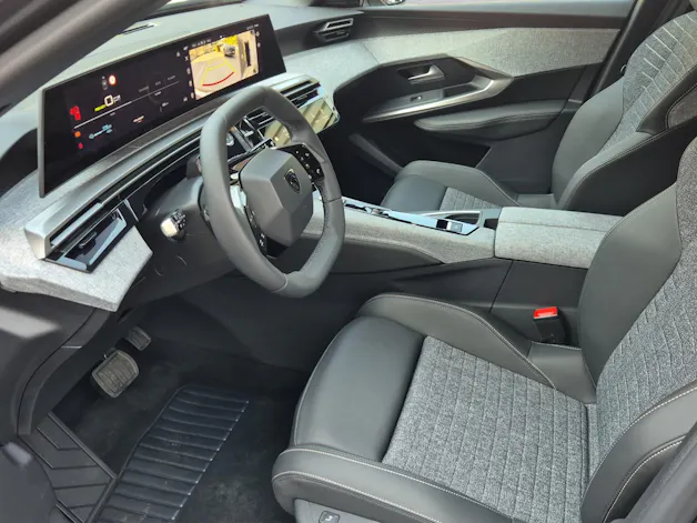 PEUGEOT 5008 e-Allure Premium AWD 73kWh