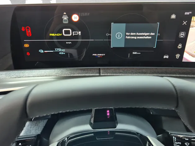 PEUGEOT 5008 e-Allure Premium AWD 73kWh