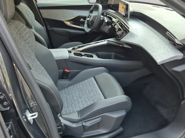 PEUGEOT 5008 e-Allure Premium AWD 73kWh
