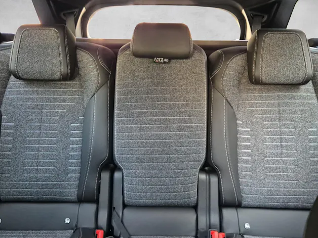 PEUGEOT 5008 e-Allure Premium AWD 73kWh