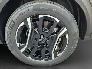 PEUGEOT 5008 e-Allure Premium AWD 73kWh