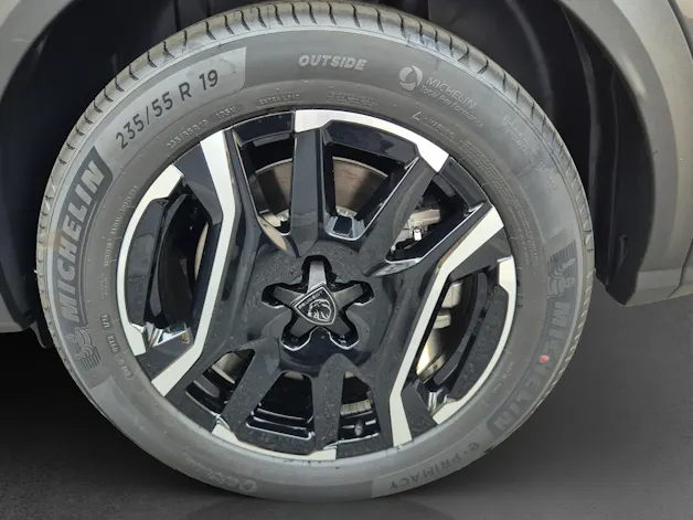 PEUGEOT 5008 e-Allure Premium AWD 73kWh